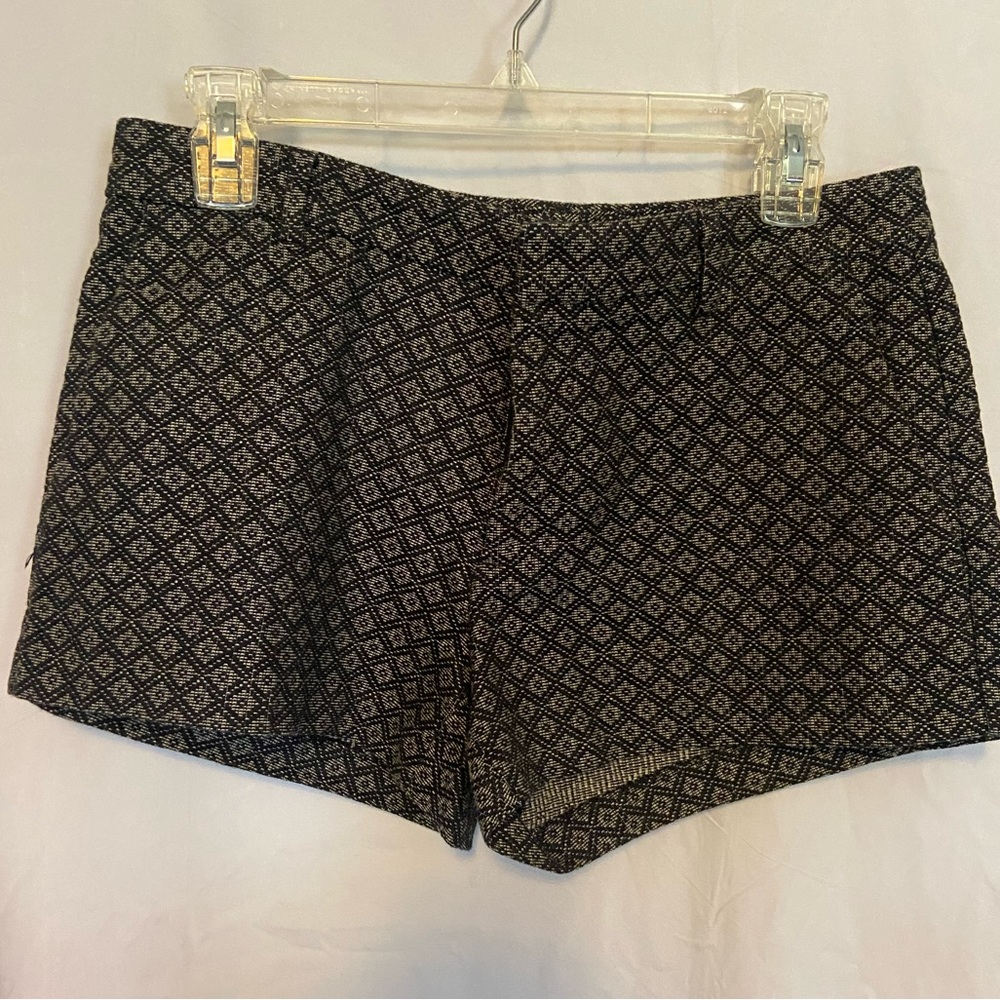 Banana Republic shorts. Black and white fabric  size 4